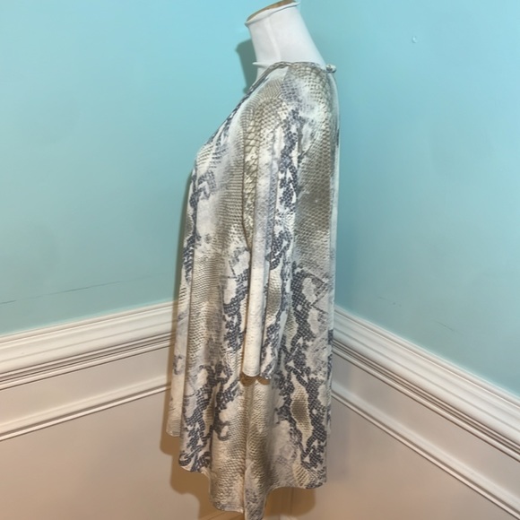 Crepas Top - Picture 2 of 6